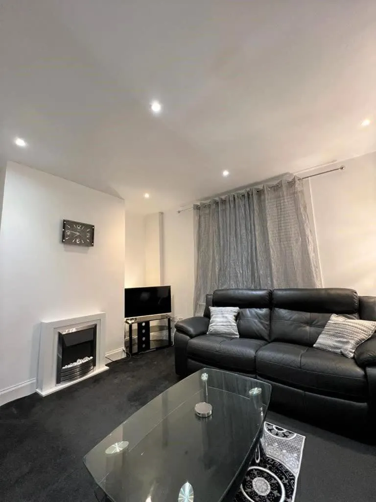 Image 1 of Lovely 2 Bed Apt close to Silverburn Mall