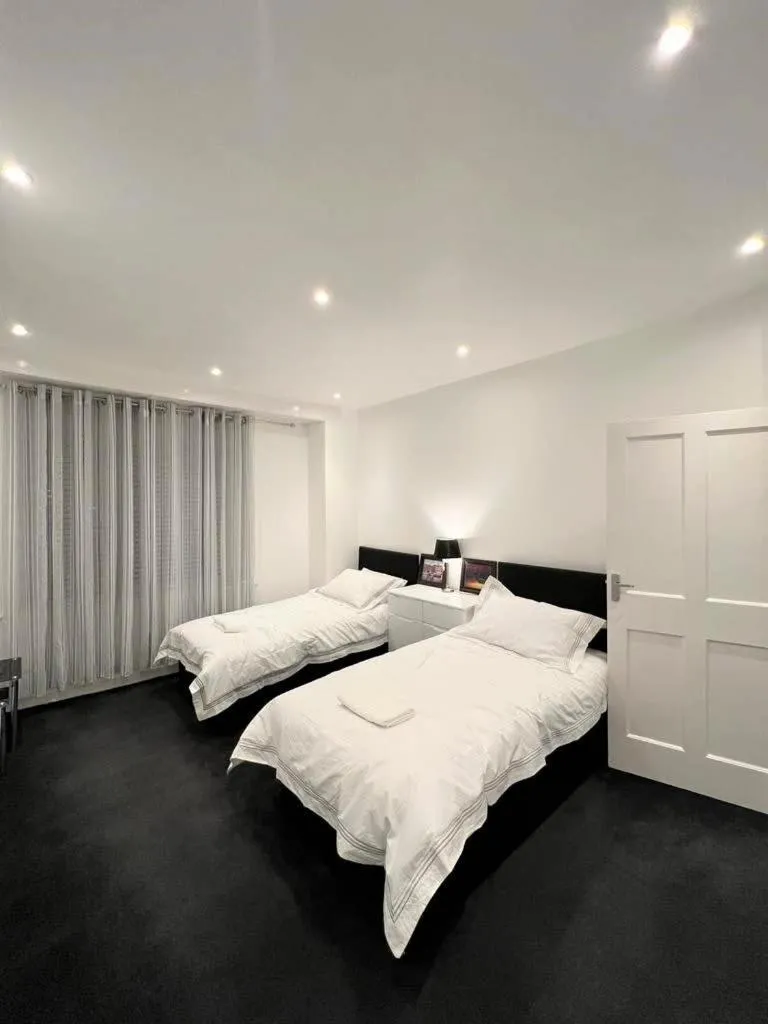 Image 2 of Lovely 2 Bed Apt close to Silverburn Mall