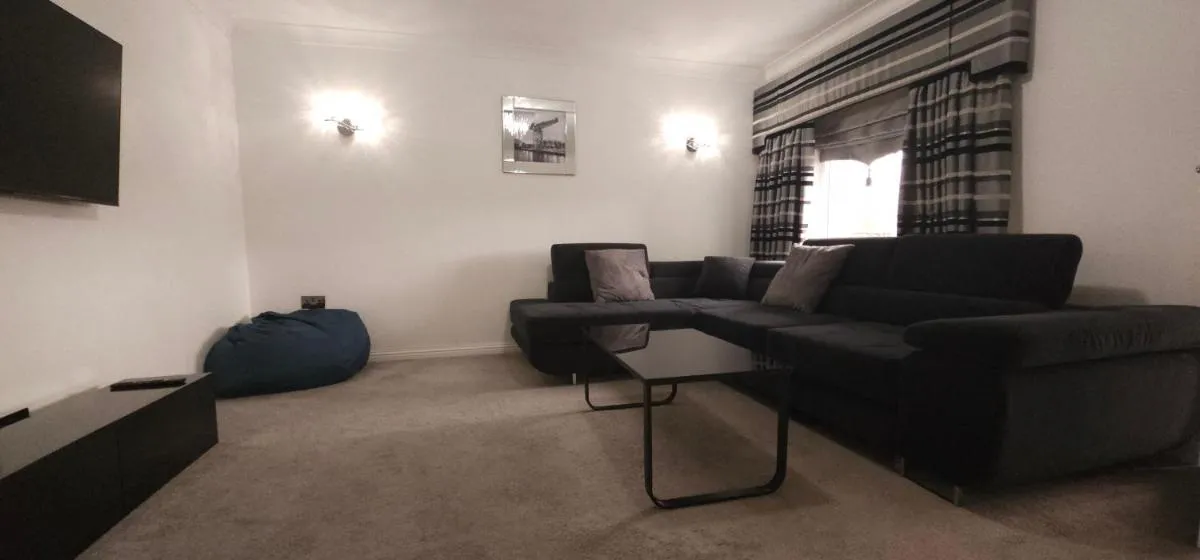 Image 5 of Lovely 3 Bed Home In Glasgow with FREE Parking