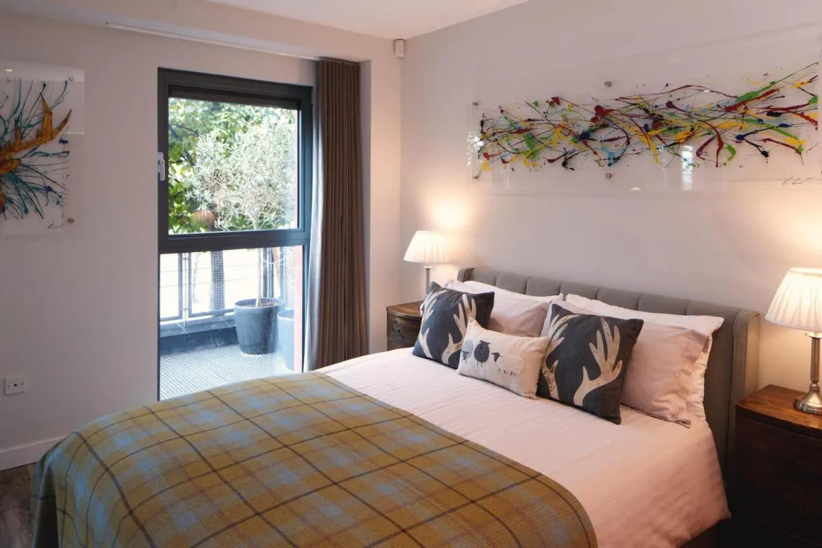 Image 6 of Riverside West End Apartment