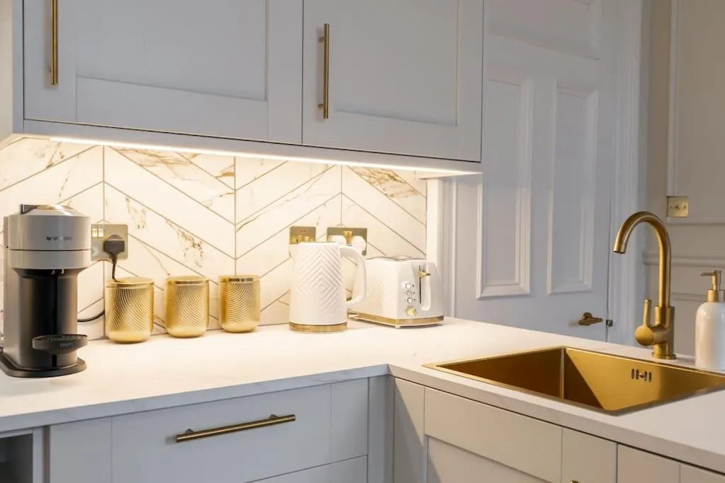 Image 2 of The Devonshire Suite – Your 5 STAR West End Stay!