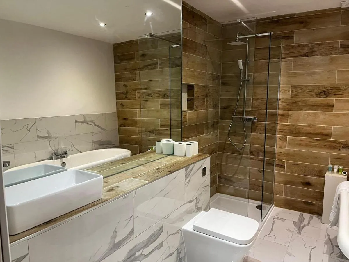 Image 1 of WEST END -Stunning, 2 bedroom, main door flat with private parking