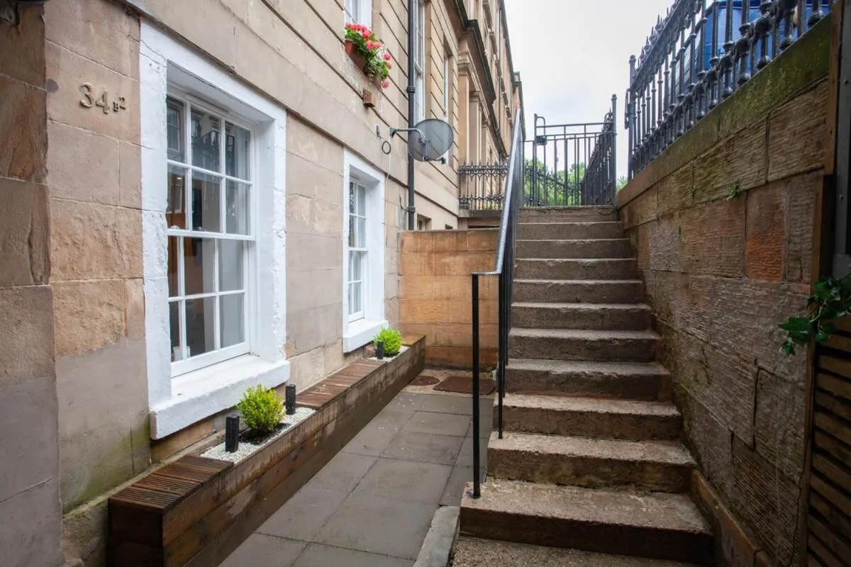 Image 2 of Beautiful 2 Bed Flat with a Private Terrace