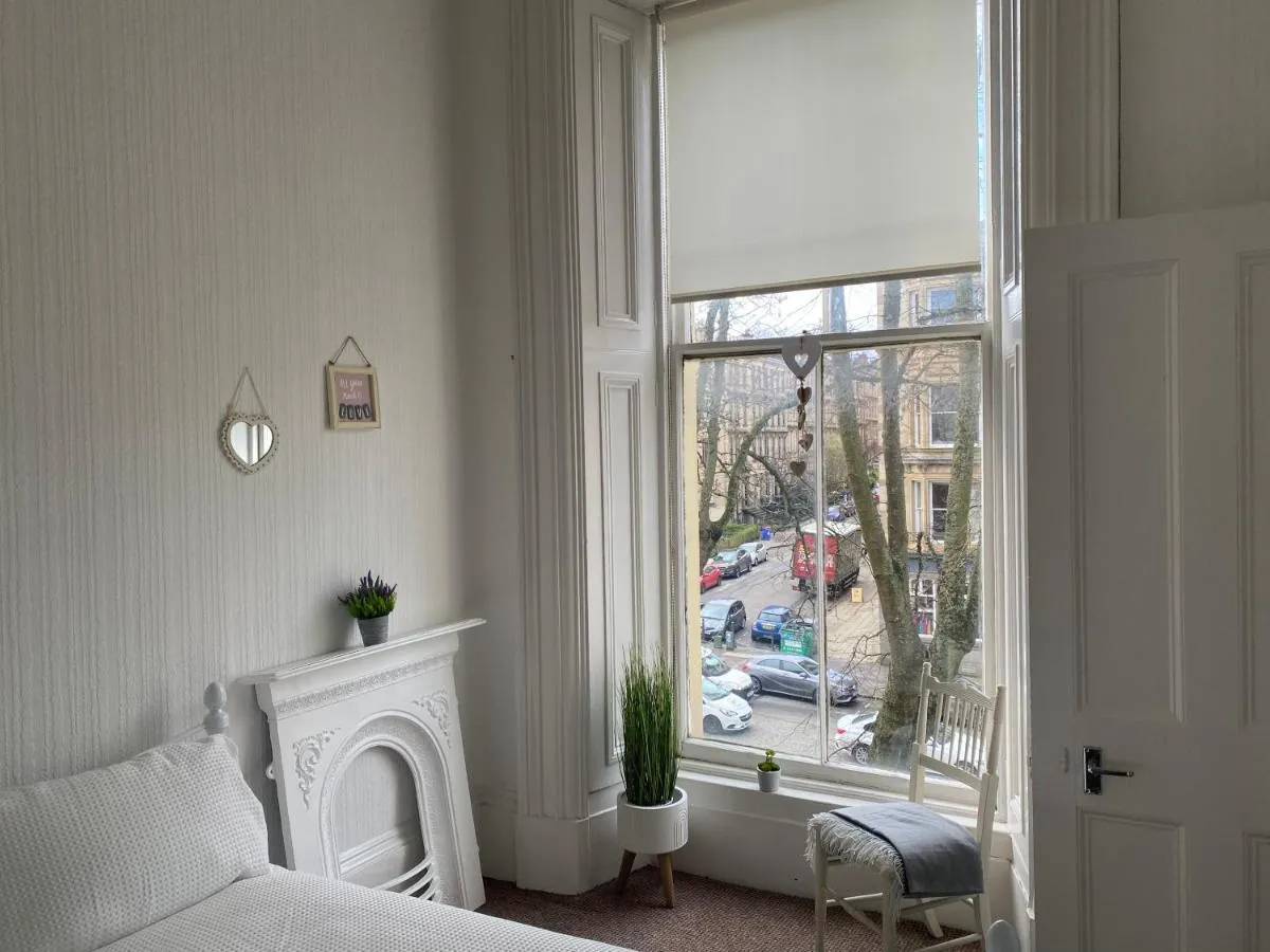 Image 6 of Captivating apartment in glasgow westend uk