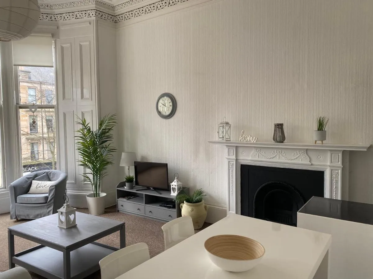 Image 2 of Captivating apartment in glasgow westend uk