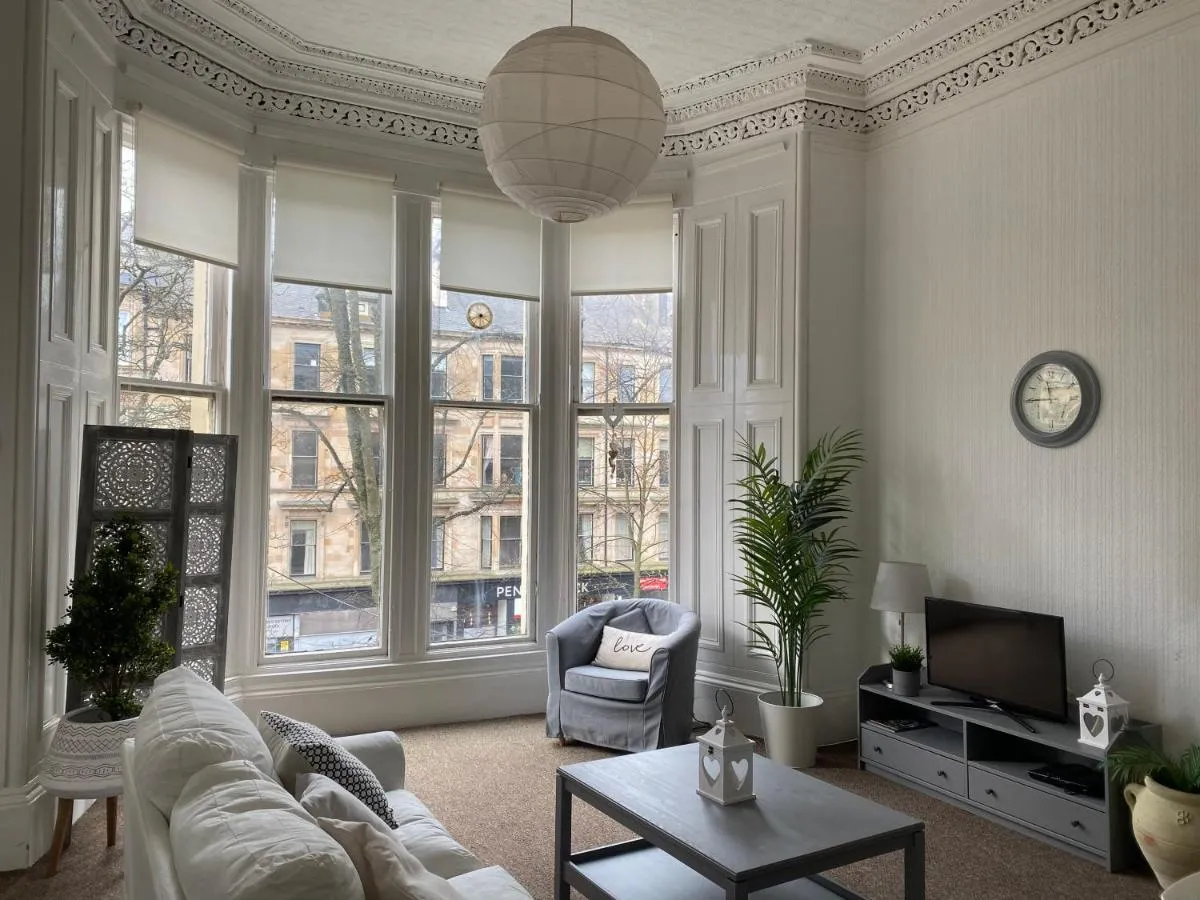 Image 1 of Captivating apartment in glasgow westend uk