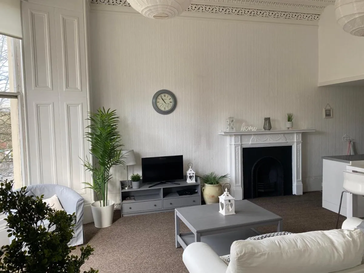 Image 5 of Captivating apartment in glasgow westend uk
