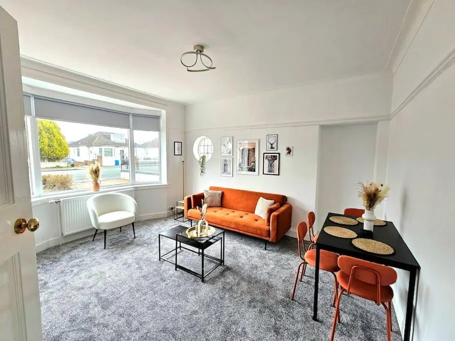 Image 6 of Charming 3-Bed Oasis-free parking