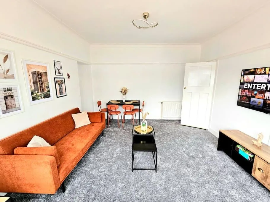 Image 4 of Charming 3-Bed Oasis-free parking