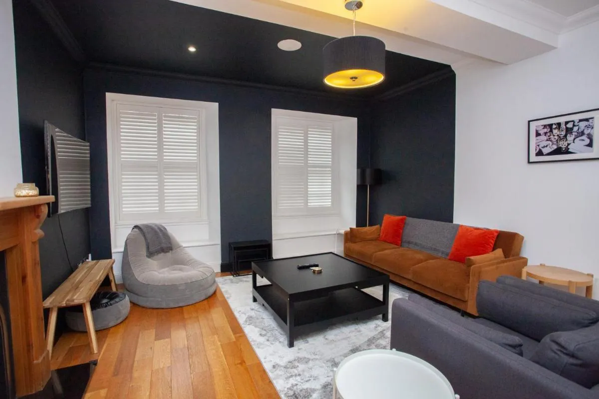 Image 2 of Charming Sandstone-Basement Apartment in West End