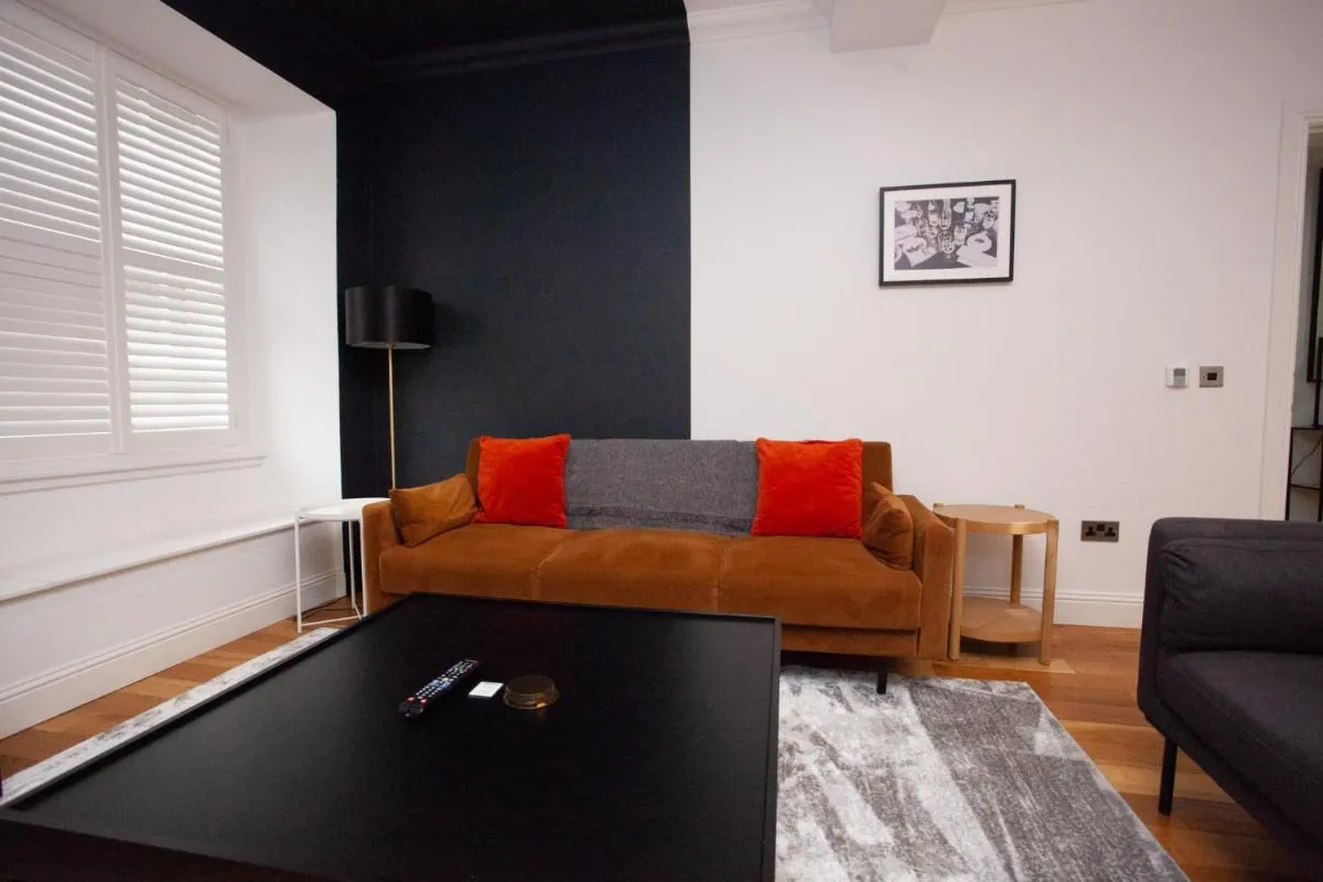 Image 3 of Charming Sandstone-Basement Apartment in West End