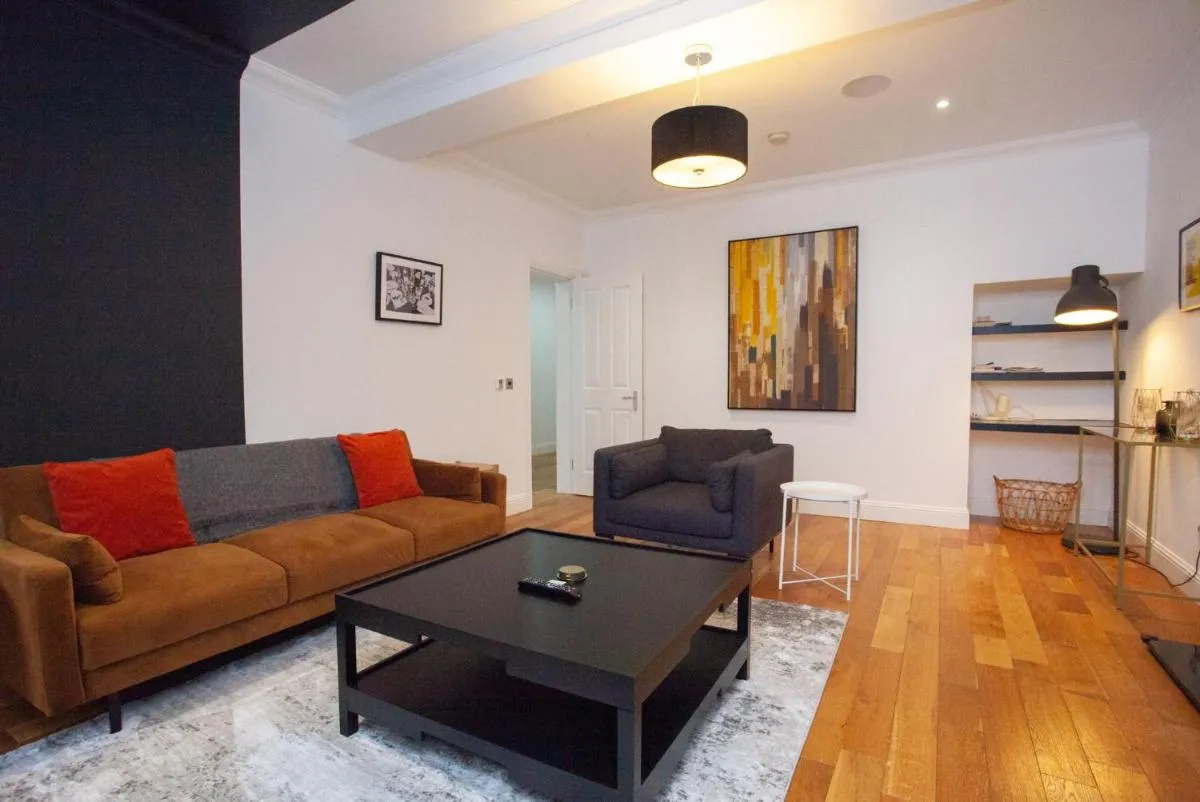 Image 6 of Charming Sandstone-Basement Apartment in West End