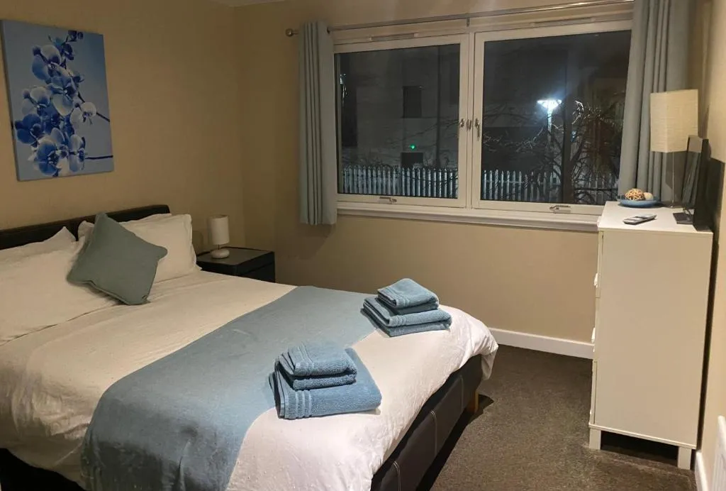 Image of City Centre 2 bedroom apartment, secure parking.