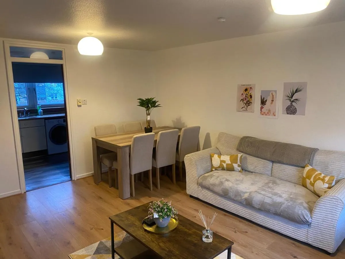 Image 4 of Comfy 3bed City centre apartment