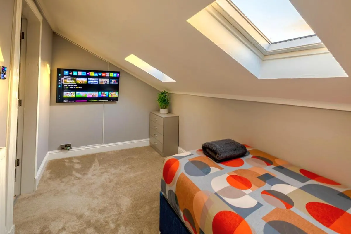 Image 2 of Cosy 4 Bedroom Home In Glasgow City – Free Parking