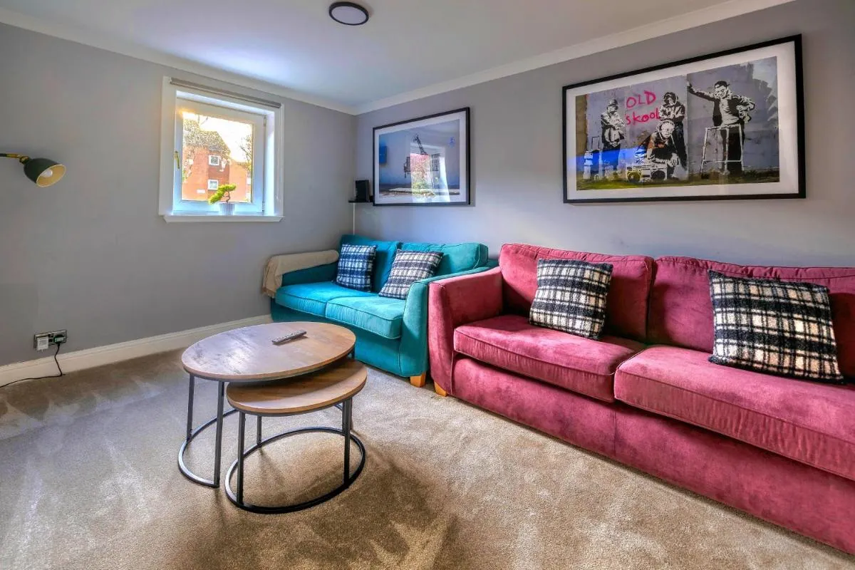 Image 4 of Cosy 4 Bedroom Home In Glasgow City – Free Parking