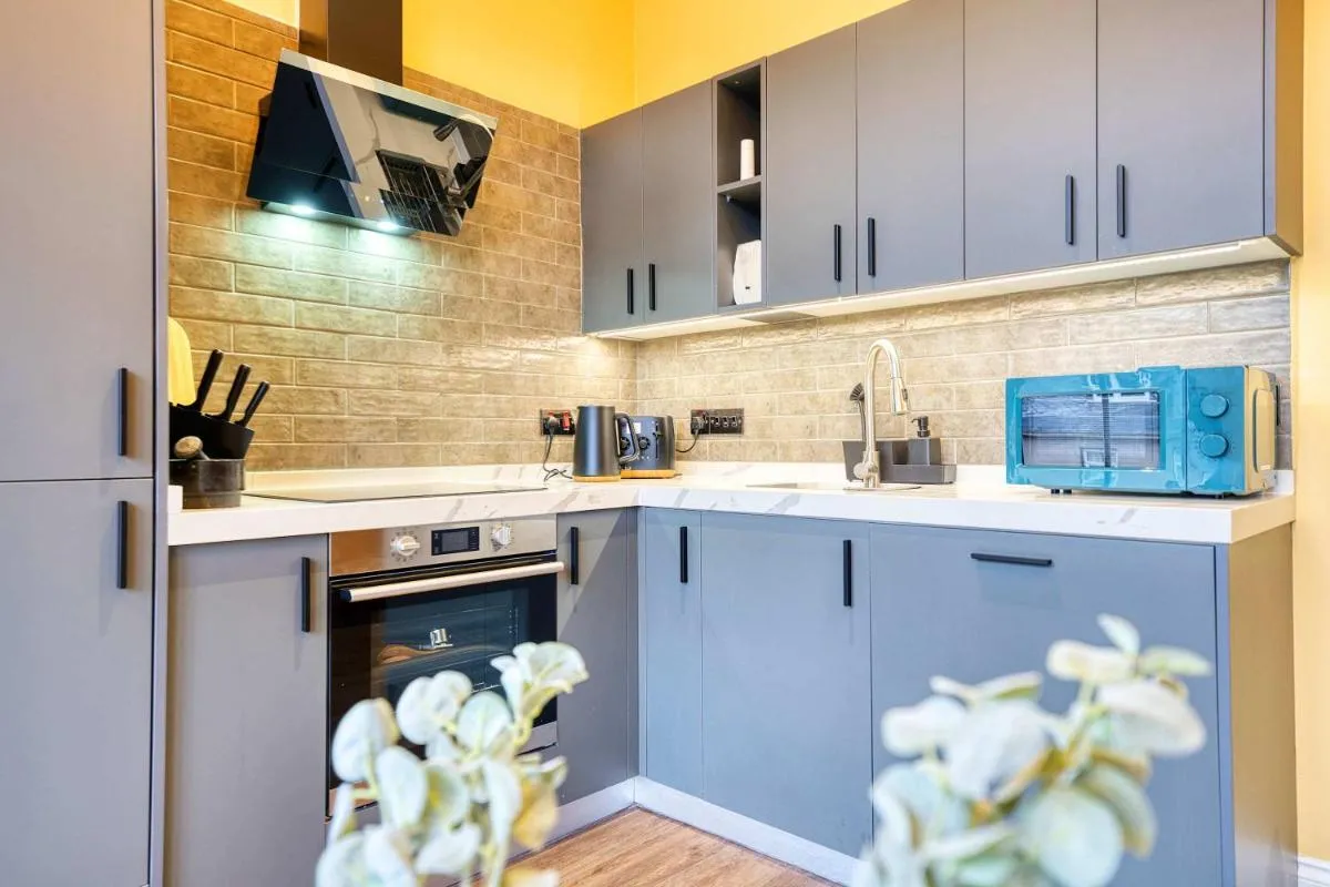 Image 3 of Cozy Central Station 1 Bed Apartment B8