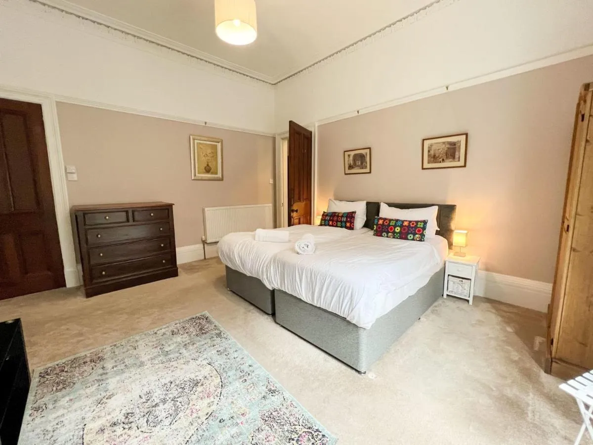 Image 1 of Cozy Retreat Glasgow West End