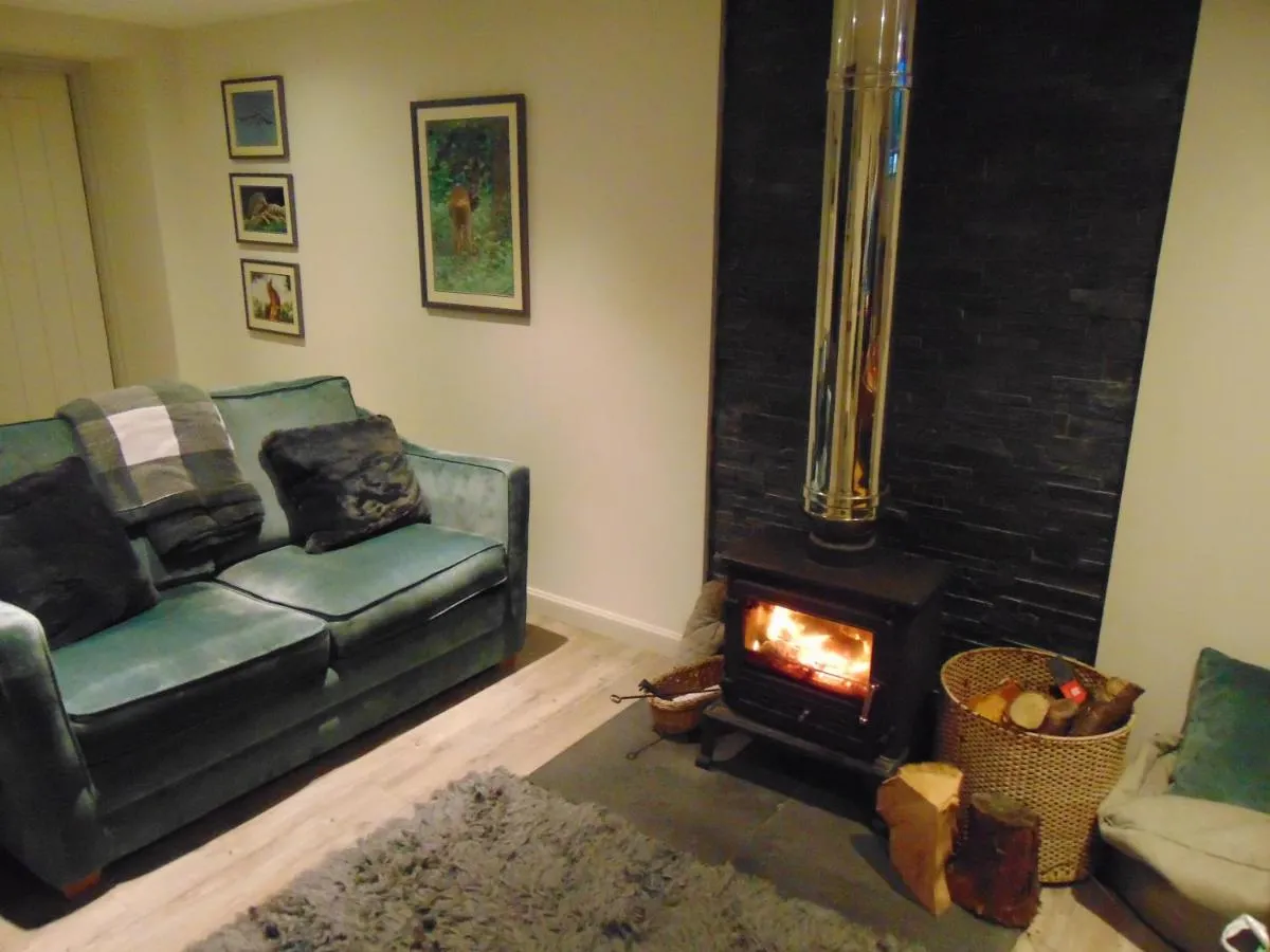 Image 5 of Dreamwood Cottage, Loch Lomond, Luxury Apartment.