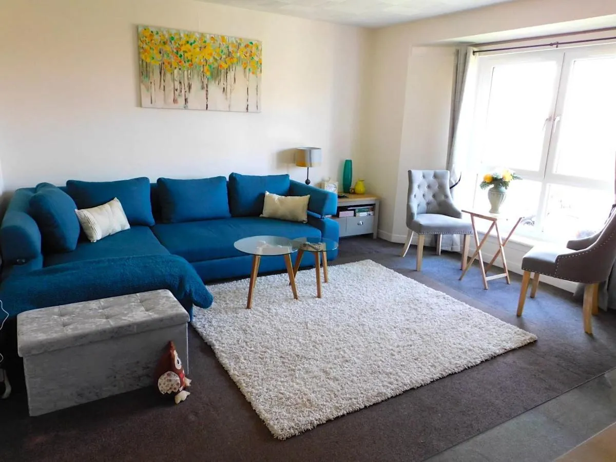 Image 1 of Fab Location 1 bed Apt overlooking Glasgow Green