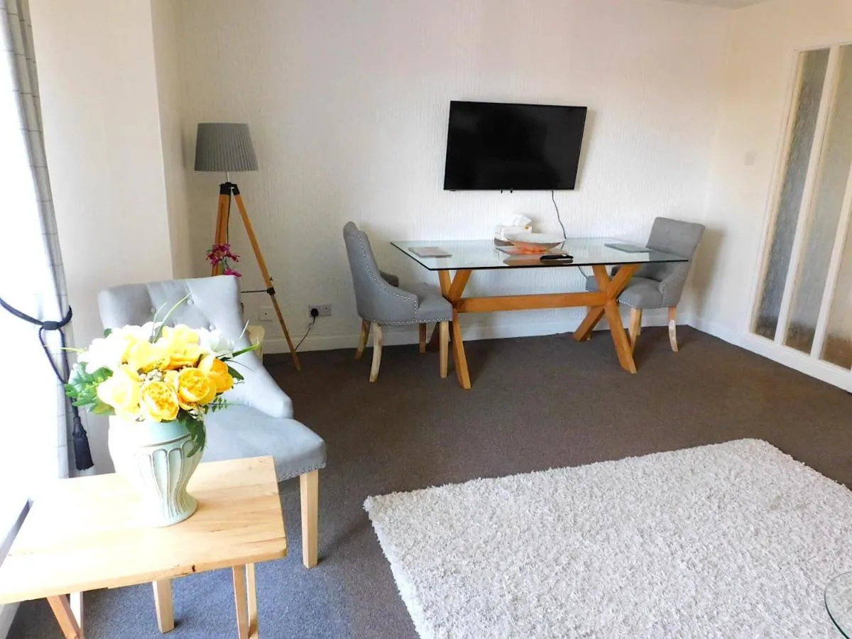 Image 4 of Fab Location 1 bed Apt overlooking Glasgow Green