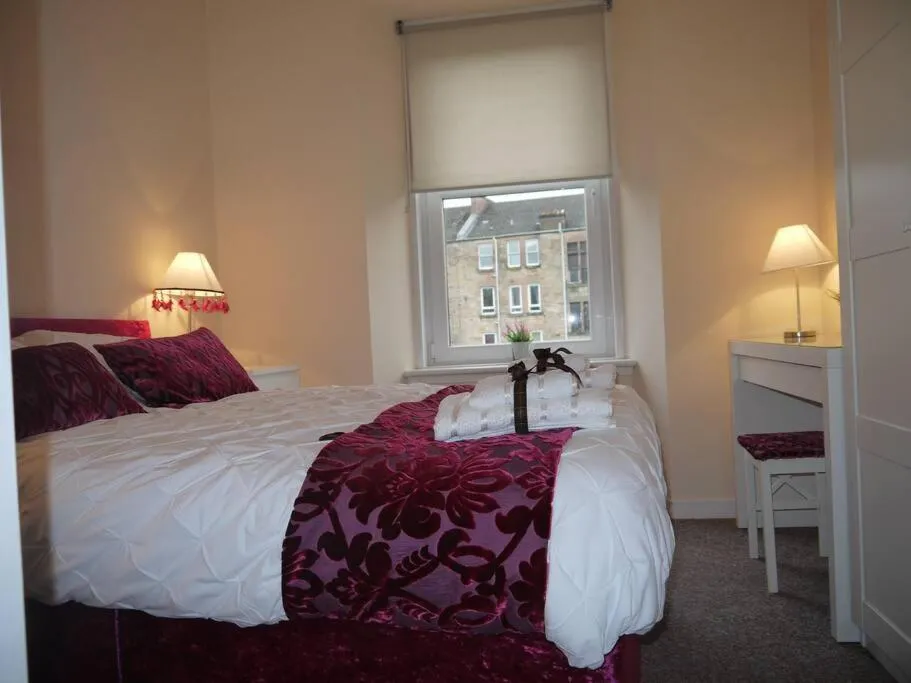 Image 2 of Fabulous location, One Bedroom West End Flat, just off Byres rd, close to SEC & Hydro