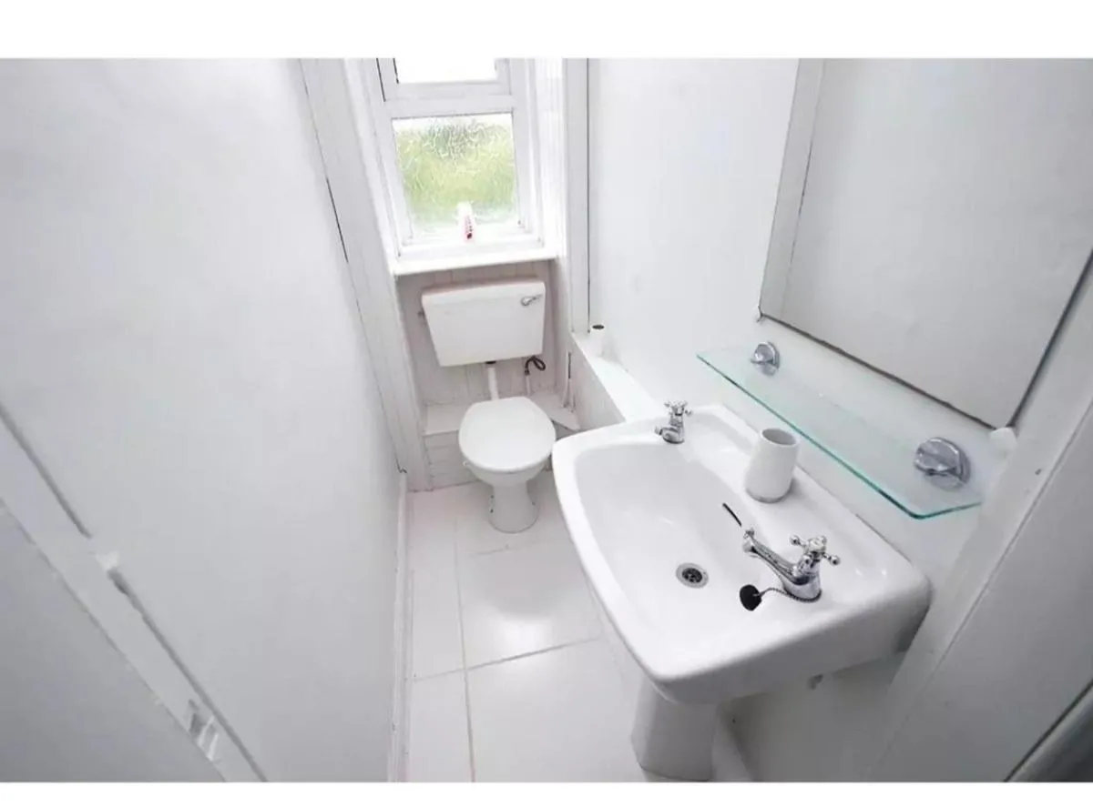 Image 2 of Flat in glasgow close to all local amenities