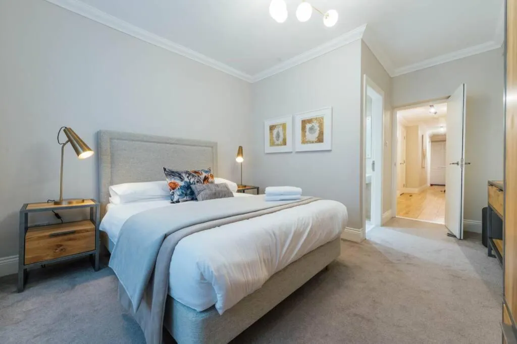 Image 2 of Glasgow Central Luxury Apartment