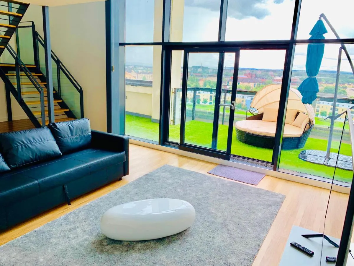 Image 5 of Glasgow City Centre – The PENTHOUSE with RiverViews – (Duplex, 3 Bedrooms, 3 Bathrooms, 2 Living rooms/Kitchen, Private SKY Terrace, 2 Parkings, Top Floor, Huge – 2100 sq ft, SECC HYDRO)
