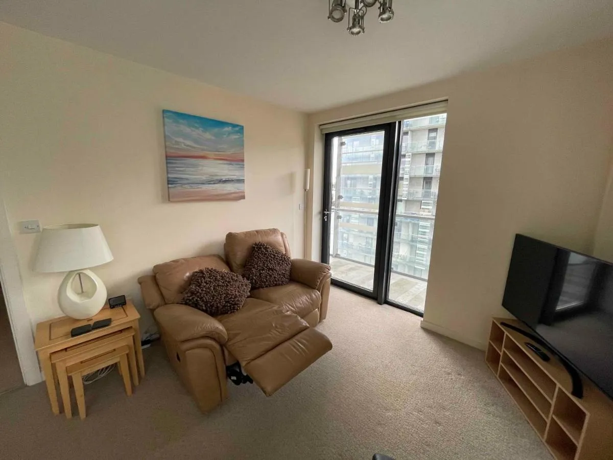 Image 2 of Glasgow Harbour River West End