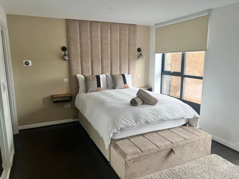 Image of Glasgow Home – 5 Bedrooms 4 Bathrooms – Private Parking