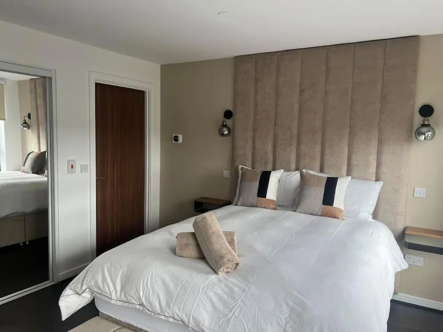 Image 5 of Glasgow Home – 5 Bedrooms 4 Bathrooms – Private Parking