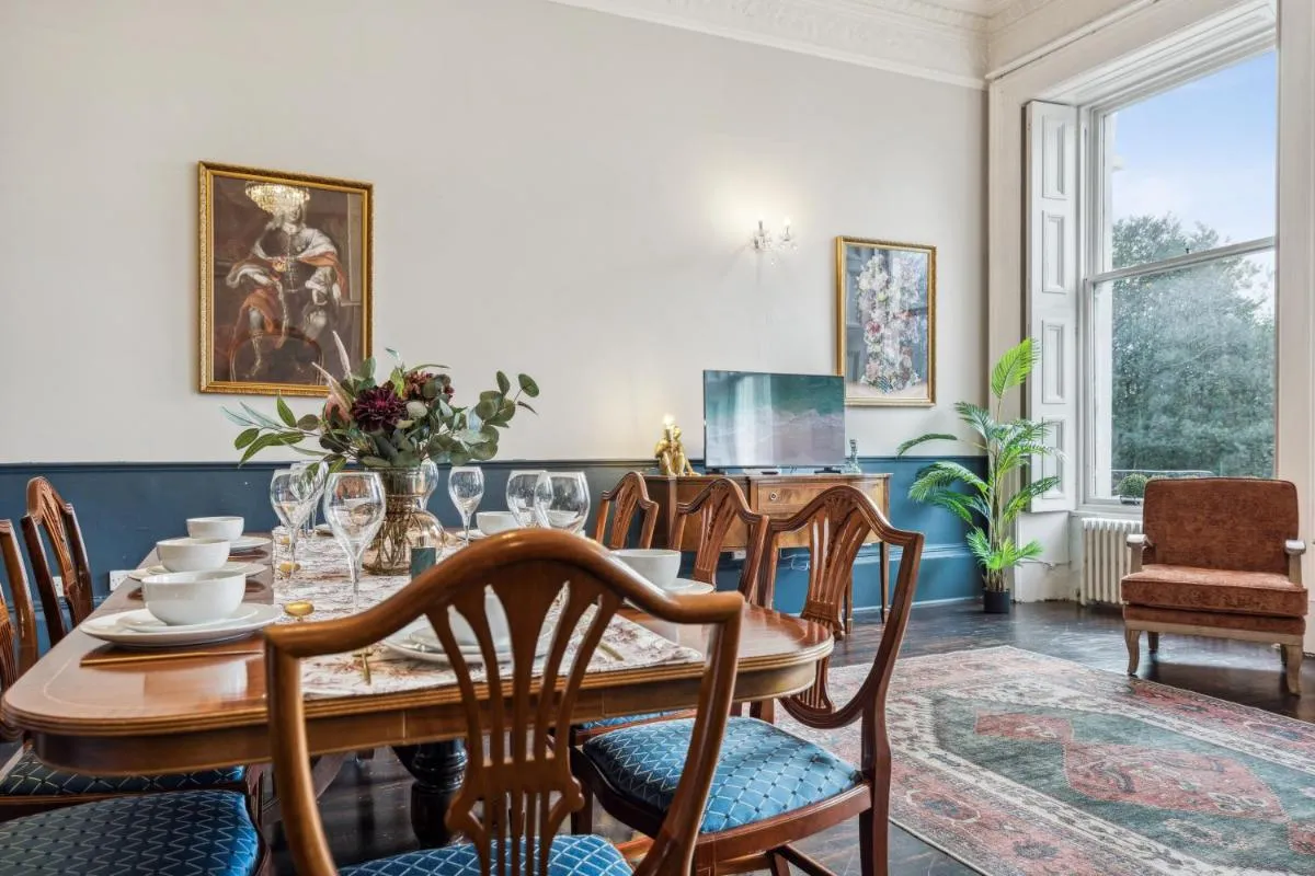 Image 6 of Grand 2 Bed West End Residence