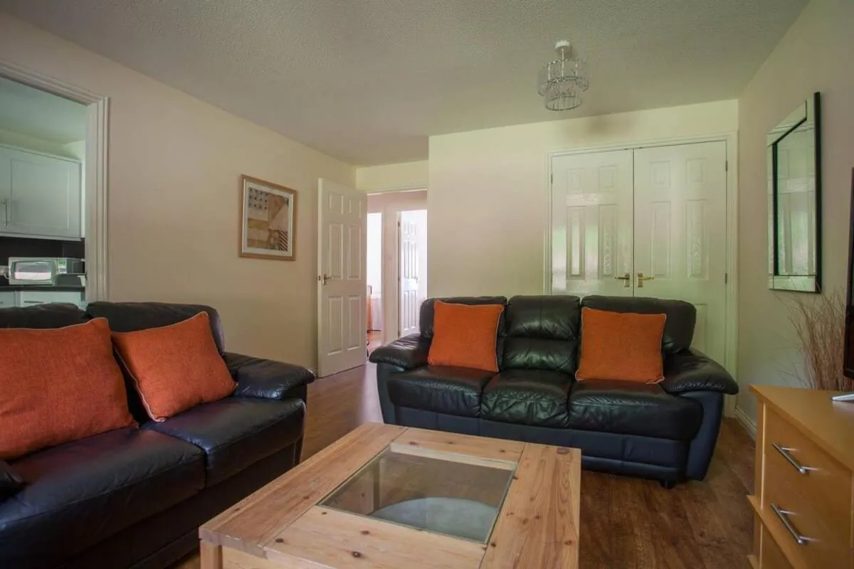 Image 2 of Homely Flat close to Centre with Free Parking