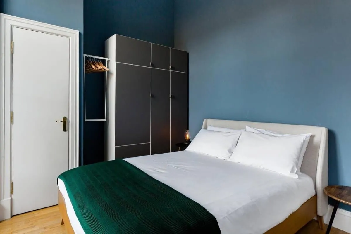 Image 2 of Incredible contemporary flat in heart of west end