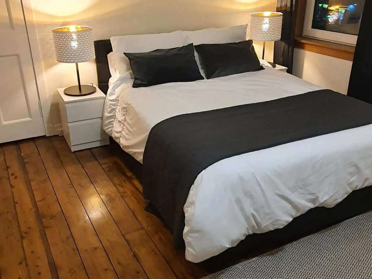 Image 6 of Large 3 Bed Apartment Glasgow West End Free Parking & Electric Vehicle point