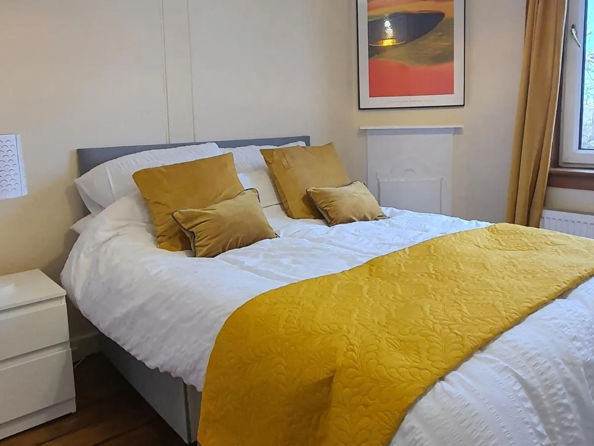 Image 1 of Large 3 Bed Apartment Glasgow West End Free Parking & Electric Vehicle point