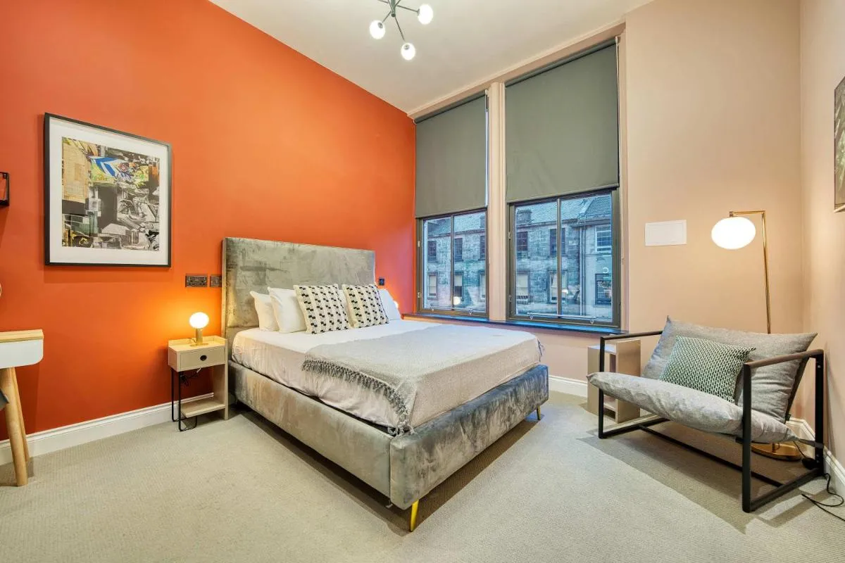 Image 3 of Large Central Station 2 Bed Apartment A2