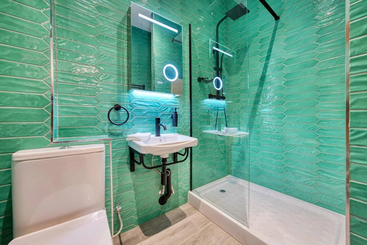 Image 4 of Large Central Station 2 Bed Apartment A2