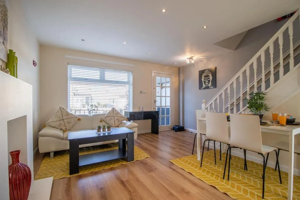 Image 4 of Lena House