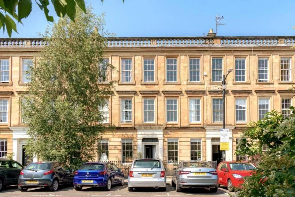 Image of Lovely 2 Bedroom Garden Flat in trendy West End