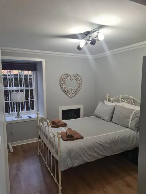 Image 6 of Lovely 2 Bedroom Garden Flat in trendy West End