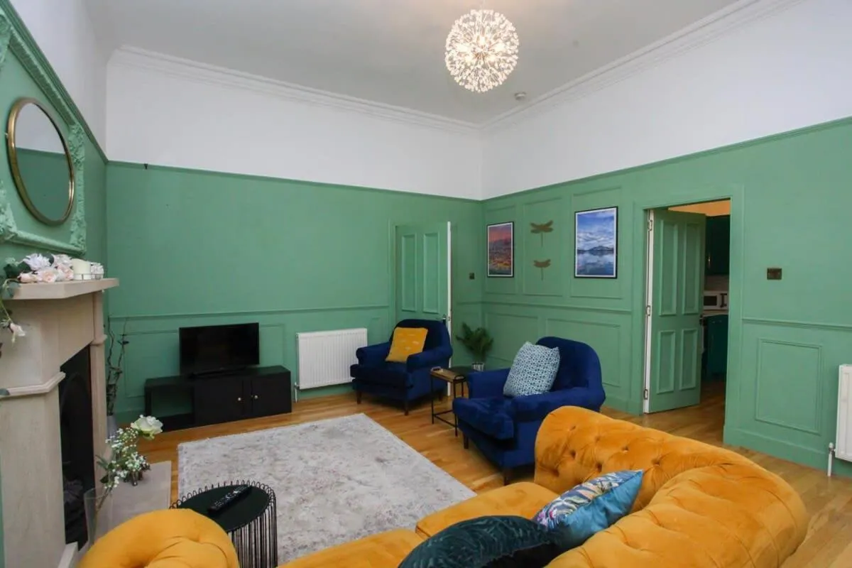 Image 2 of Lovely spacious 2 Bed Flat