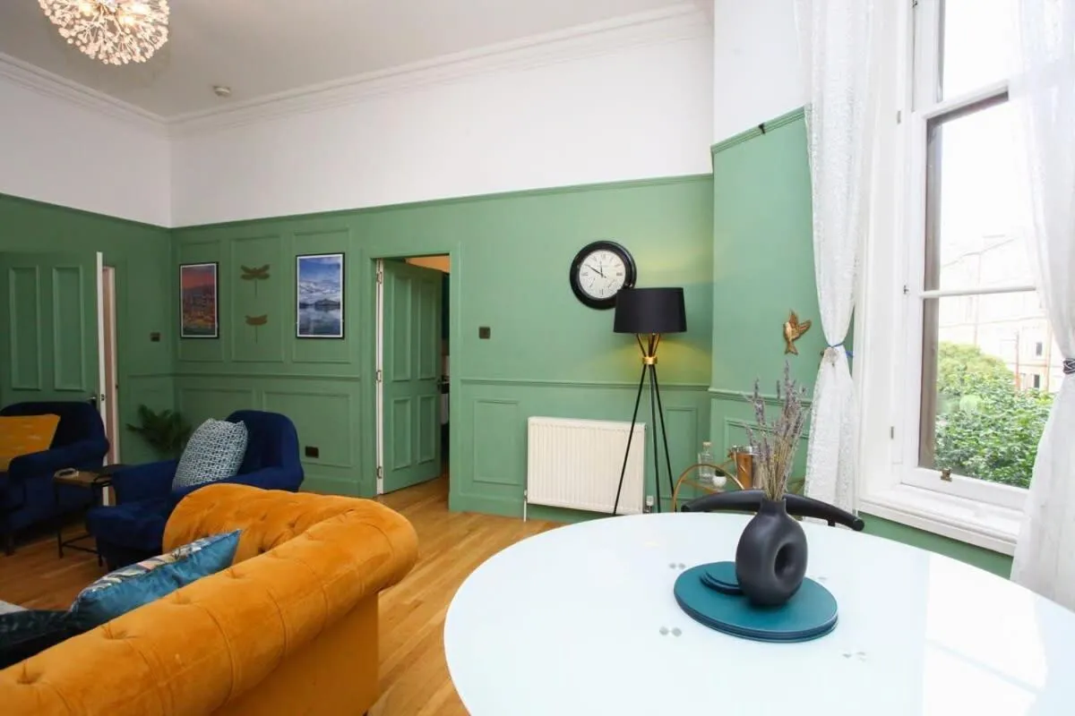 Image 5 of Lovely spacious 2 Bed Flat