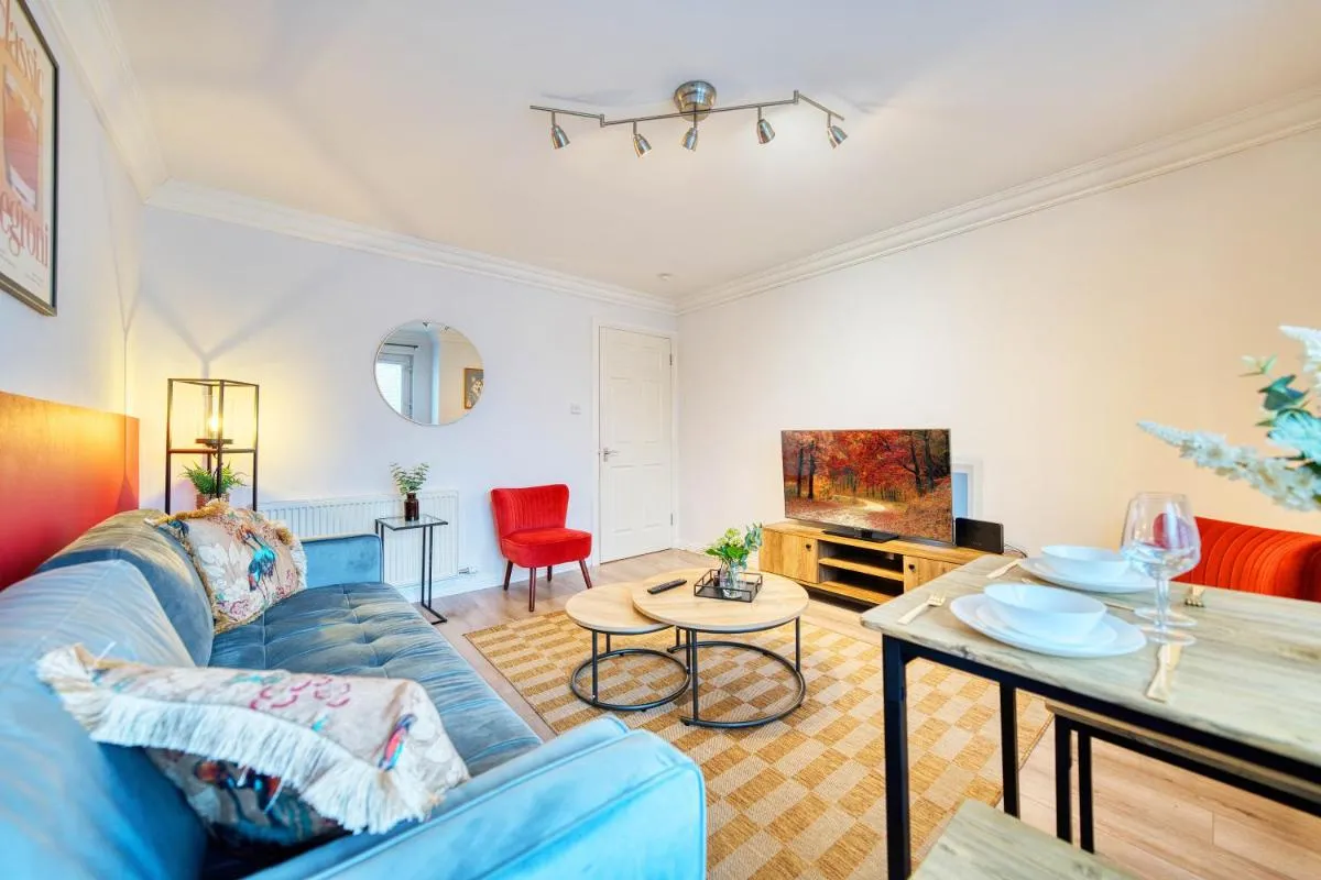 Image 1 of Modern 2 Bed Flat with Free Parking