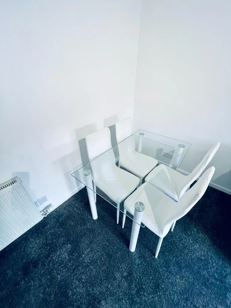 Image 6 of Modern 2 Bedroom Apartment With Free Parking