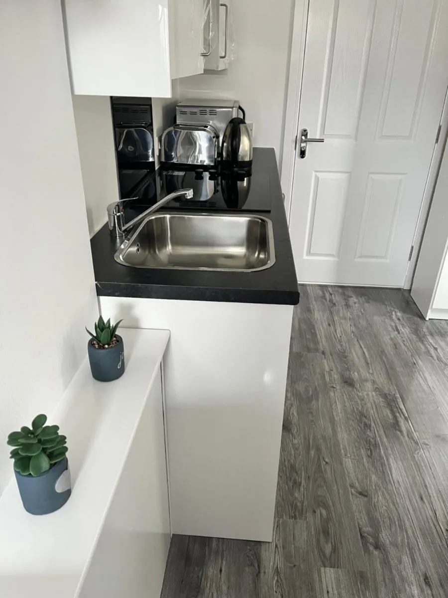 Image 3 of Modern Comfy One Bed Apartment – Free Parking