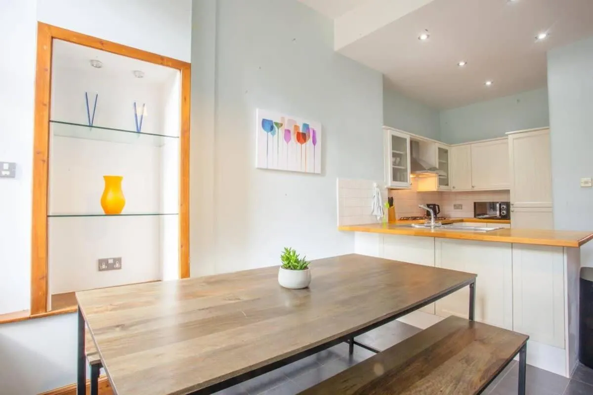 Image 4 of Modern, Light-filled and Sleek West End Apartment