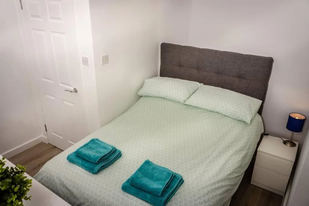 Image 4 of Modern bright studio apartment in south Glasgow