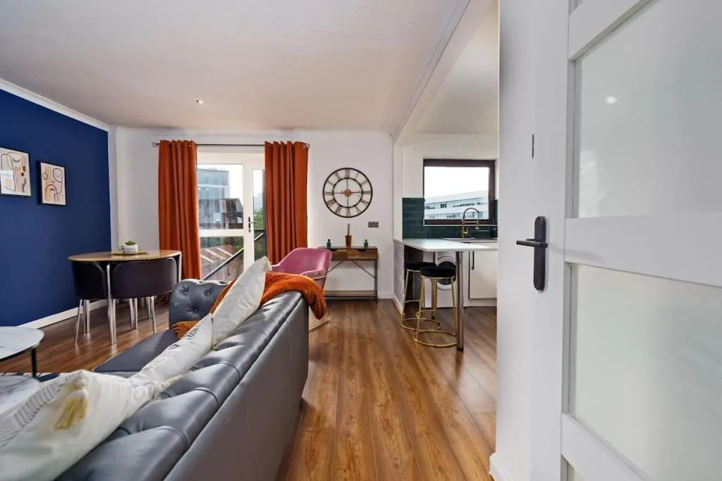 Image 1 of New Slick Finnieston Pad w/ Free Parking